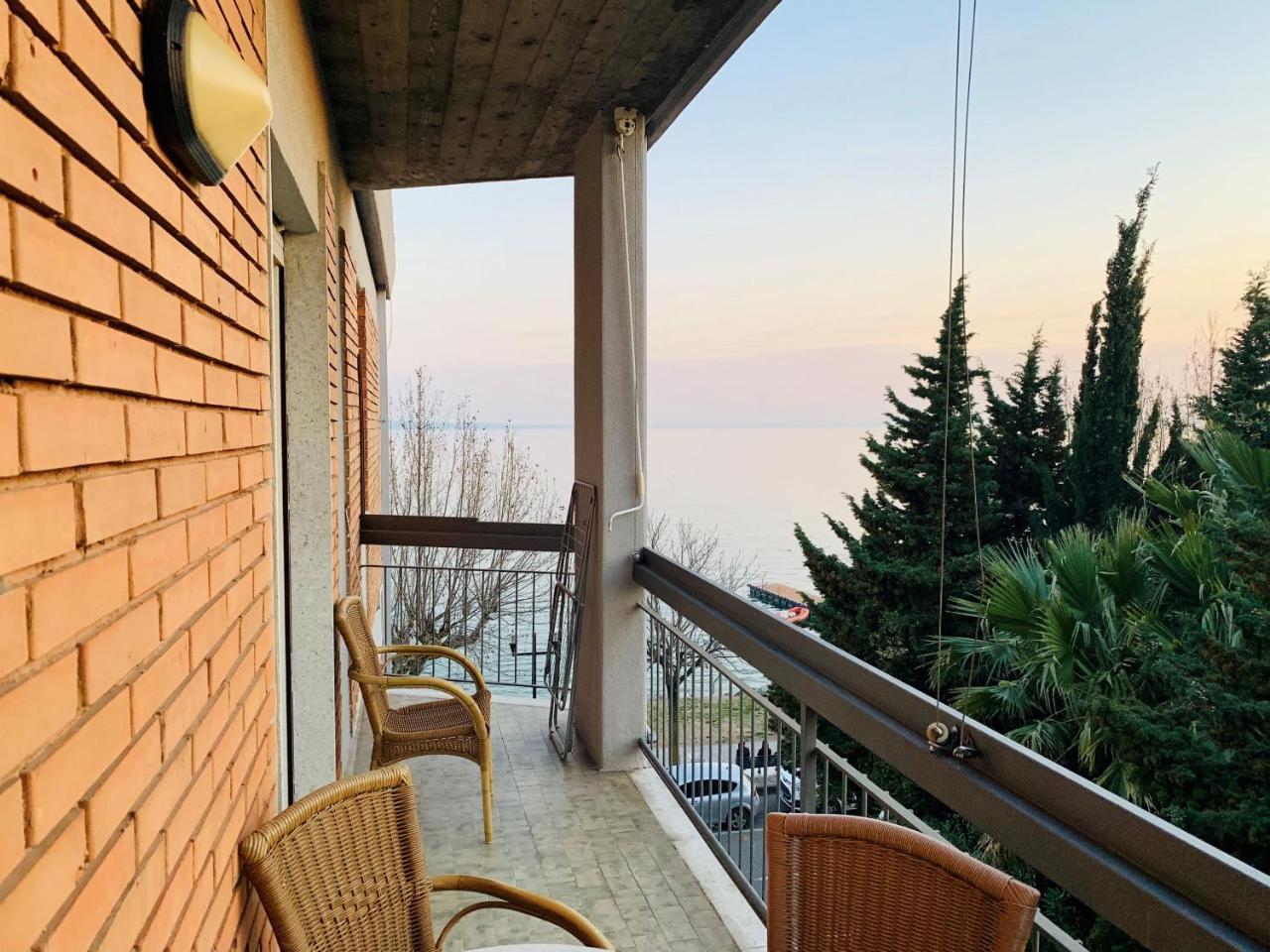 Front Lake Apartment Bardolino Extérieur photo